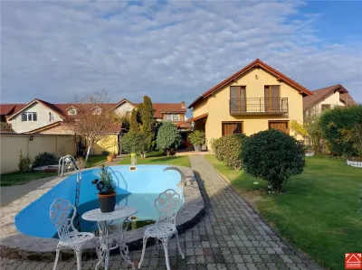 Casa mare pentru 2 familii sau pentru afacere - foto 2