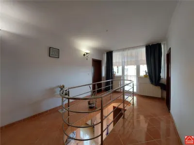 Casa mare pentru 2 familii sau pentru afacere - foto 14