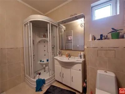 Casa mare pentru 2 familii sau pentru afacere - foto 15