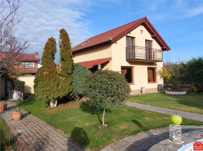 Casa mare pentru 2 familii sau pentru afacere - foto 3