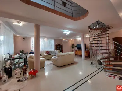 Casa mare pentru 2 familii sau pentru afacere - foto 5