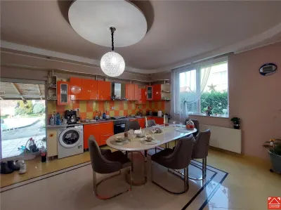 Casa mare pentru 2 familii sau pentru afacere - foto 6