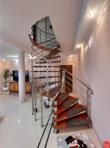 Casa mare pentru 2 familii sau pentru afacere - foto 9