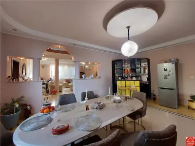 Casa mare pentru 2 familii sau pentru afacere - foto 10