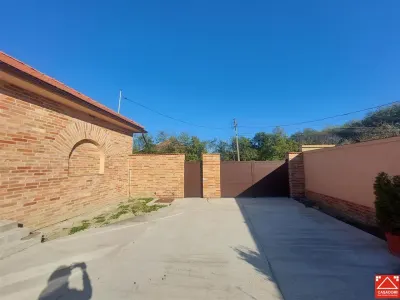 Casa frumoasa in Chisineu Cris - foto 4