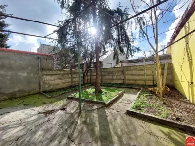 Casa cu spatiu comercial, zona Intim - foto 2