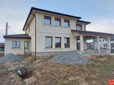 Casa cu arhitectura mediteraneana in Zimandcuz - foto 2