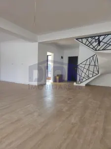Casa individuala, incalzire in pardoseala, 320 mp - foto 3