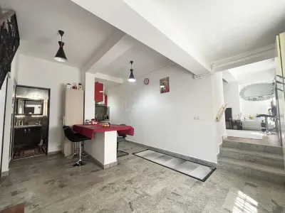 Refugiu urban cu personalitate – Casa cu mansarda si crama amenajata -  zona centrala - foto 9