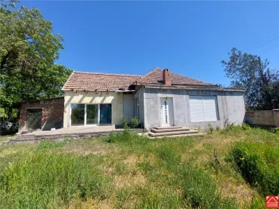 SUPER OCAZIE!!! Casa spatioasa cu teren mare, pe colt, in Periam - foto 2