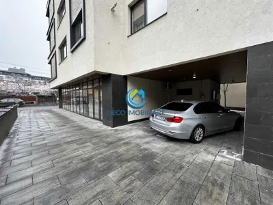 Spatiu comercial 124 mp, vitrina la strada s parcare - foto 3