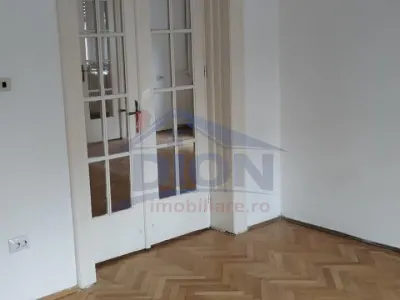 Proprietate interbelica in zona linistita, perfecta pentru investitie - foto 11