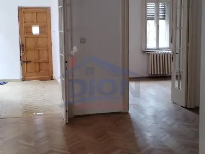 Proprietate interbelica in zona linistita, perfecta pentru investitie - foto 6