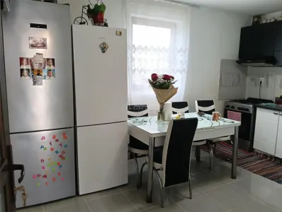 Casa de vanzare cu 6 Dormitoare-Teren 1.100 mp- Popesti-Giurgiu-Pozitie stradala-Partial mobilata - foto 16