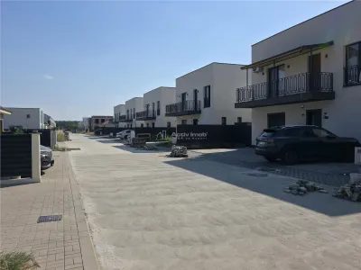 Casa parter - Tunari - 3 camere - 2 bai - 102 mp - prima inchiriere - foto 13