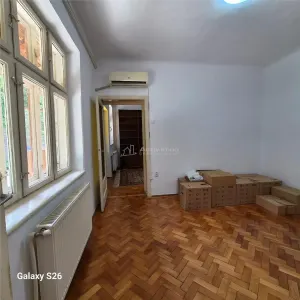 apartament 3 camere la curte, pivnita, centrala, Armeneasca- Mosilor - foto 9