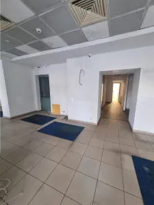 Spatiu comercial central  fost Sediu Banca Alphabank - foto 9