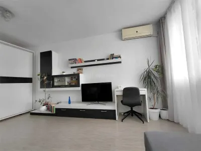 2 camere - decomandat - Str Trestiana - Tineretului - 3 min de Metrou si Parc - foto 3