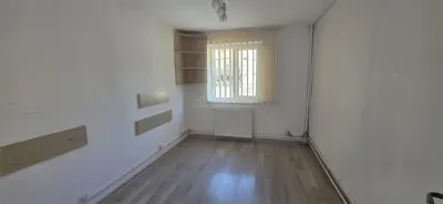 Apartament de inchiriat 3 camere micro 9 statia Caraiman - foto 2