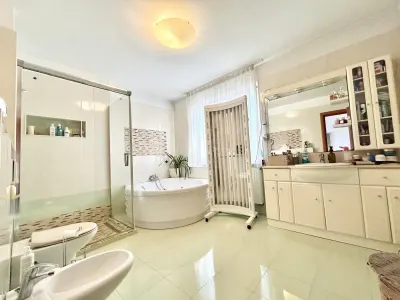 Casa individuala - Odaile Otopeni - 8 camere - 4 bai - 474mp - 903mp teren - foto 14