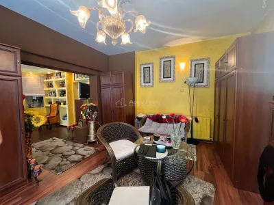 Lugoj, Parter De Vilă, Curte Proprie, 4 Cam., Pretabil  Afacere + Locuinta, Central - foto 2