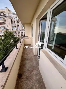Apartament 3 camere, Piata Unirii pretabil pentru firma plus 1 loc de parcare  inclus in pret - foto 4