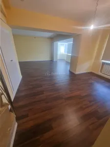Apartament 5 camere  cu scara interioara tip  penthouse -doua etaje - foto 2