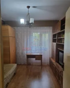 Apartament 3 camere zona Podul de Fier - foto 4