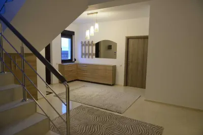 Vilă de lux cu 4 camere, 3 dormitoare cu băi proprii și curte privată – lângă Cartierul Felicity - foto 2