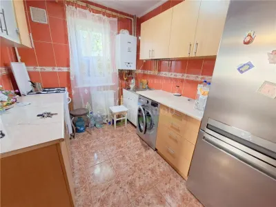 Apartament 3 camere, mobilat si utilat, etaj 1, zona Milcov - foto 13