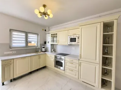 Apartament cu 3 camere si curte de vanzare - foto 7