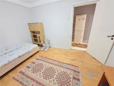 Apartament 3 decomandate, etaj 1, zona Narcisa - foto 3