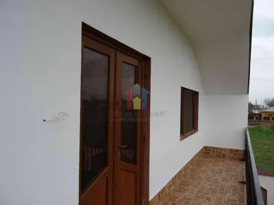 Vila P+1, constructie 2013, teren 700 mp, la 50Km de Braila - foto 6