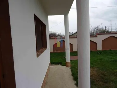 Vila P+1, constructie 2013, teren 700 mp, la 50Km de Braila - foto 7