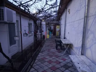 Casa cu spatiu comercial la poarta, Radu Negru, 2 camere, teren 400 mp - foto 4