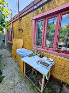 Casa batraneasca cu teren 295 mp, deschidere 8 m, Chercea - foto 2