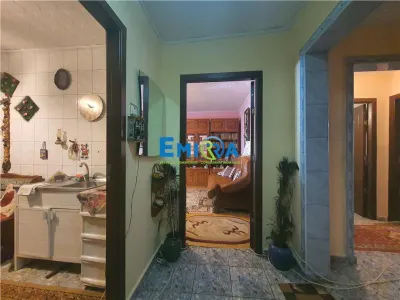 Apartament 3 camere decomandate de vanzare str. Republicii parter - foto 2