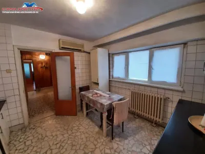 Apartament 3 camere de vanzare zona Ultracentrala Tulcea - foto 8