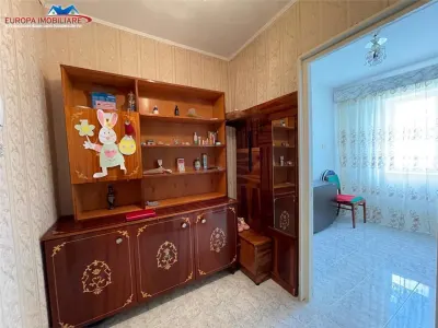 Apartament cu 2 camere de vanzare zona 23 August Tulcea - foto 4