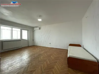 Apartament 4 camere de vanzare zona centrala Tulcea - foto 2