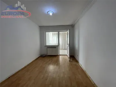 Apartament cu 4 camere de vanzare zona centrala Tulcea - foto 4