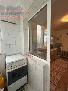 Apartament 4 camere transformat in 3 camere zona 23August -Tulcea - foto 10