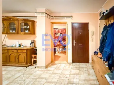 Apartament 3 camere, decomandat, etaj 1, de vanzare in zona Nicolina 2 - foto 2