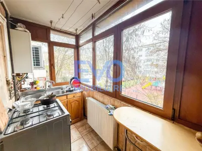 Apartament 3 camere, decomandat, etaj 1, de vanzare in zona Nicolina 2 - foto 6