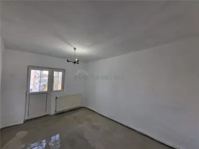 Vand apartament 3 camere amvelopat Urziceni Centru - foto 6