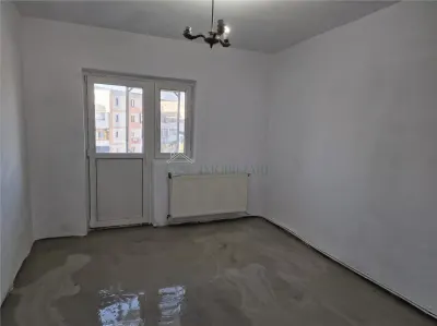 Vand apartament 3 camere amvelopat Urziceni Centru - foto 7