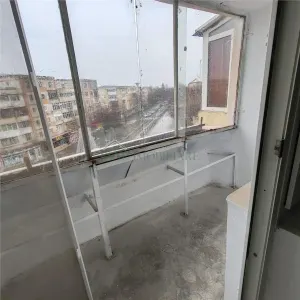 Vand apartament 3 camere amvelopat Urziceni Centru - foto 8