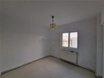 Vand apartament 3 camere amvelopat Urziceni Centru - foto 9