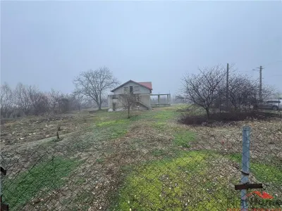 Casa Radulesti, an 1996 ,la rosu, 2.000 mp teren , 310 mp casa - foto 11