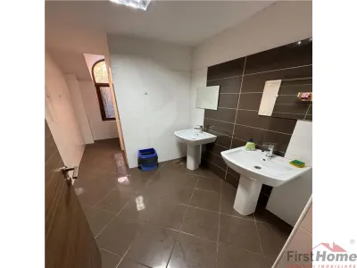 Cladire cu un aspect aparte de inchiriat in Centrul Focsaniului - foto 14